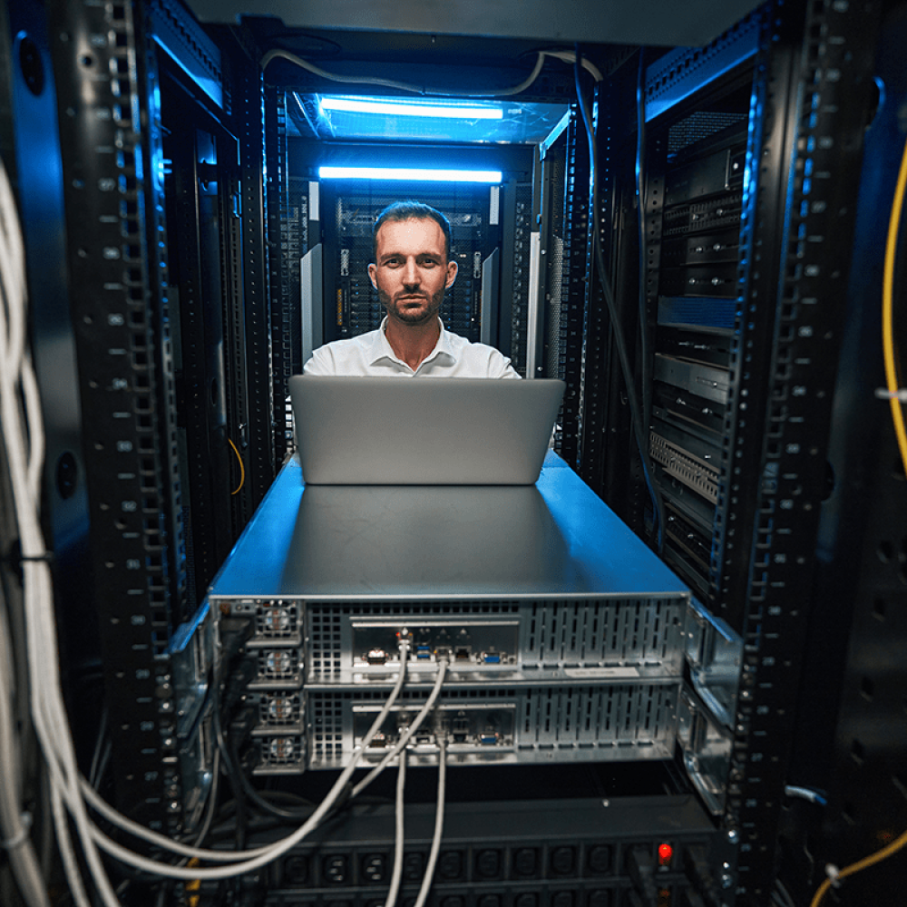 data-center-server-administrator-checking-equipmen-2021-10-14-00-28-03-utc